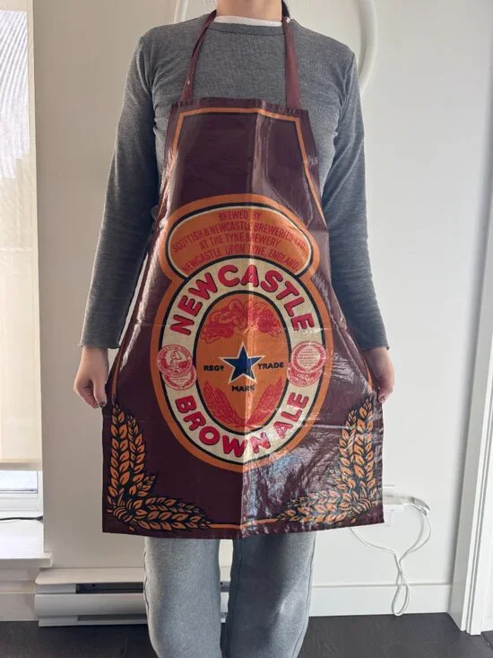 VINTAGE 80S MADE IN ENGLAND NEW CASTLE BROWN ALE APRON SARI FABRICS PREOWNED - Picture 13 of 16